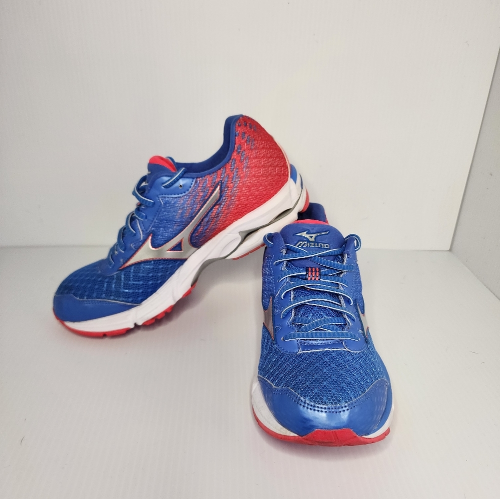 Mizuno Running Shoes. Size 9. Blue and Pink